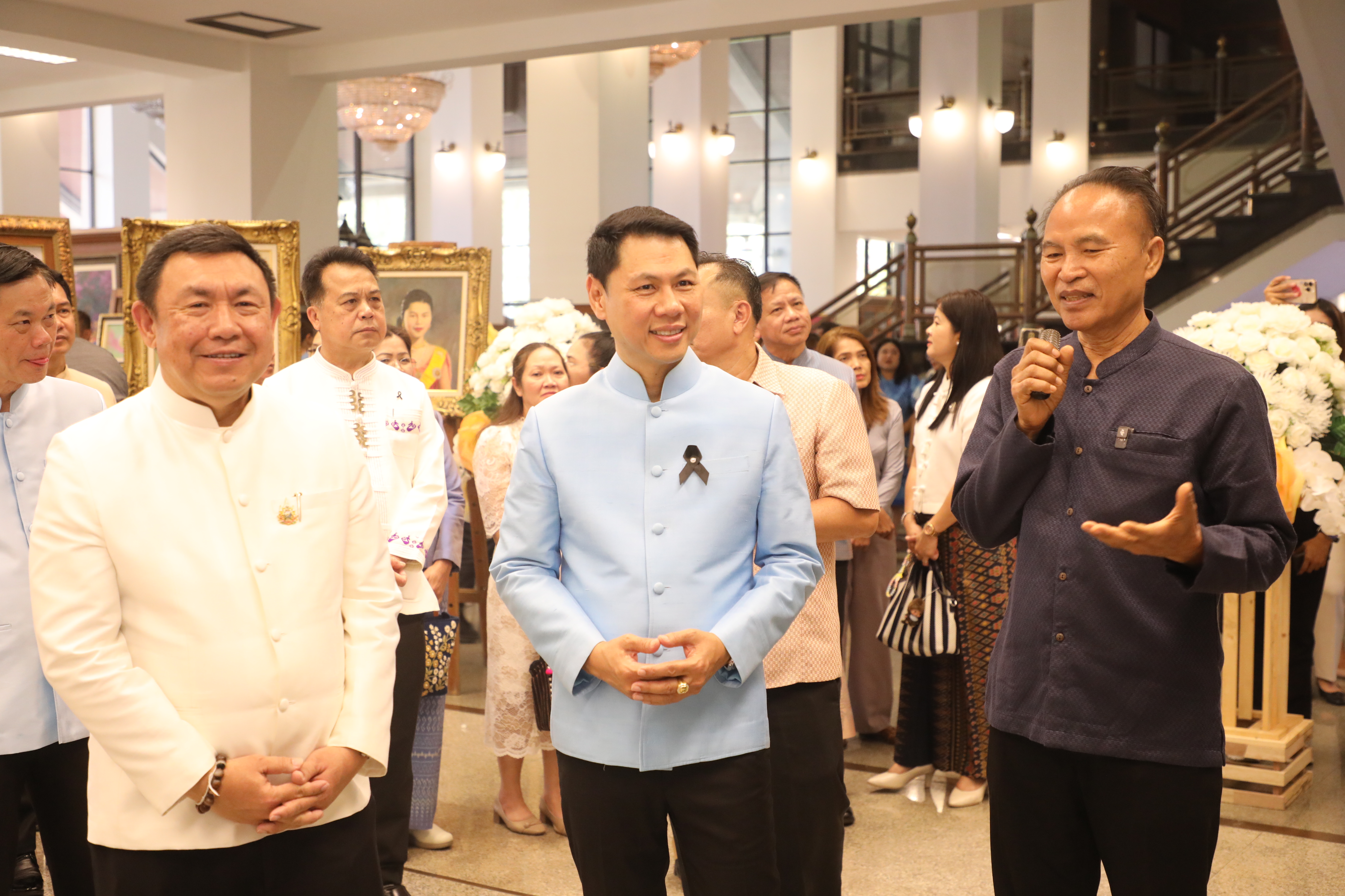 title - มากกว่าความรักระหว่างคู่ครอง คือความรักต่อปวงชน ส.ป.ก. จัดงาน “รักแห่งศิลป์ รักแห่งแผ่นดิน” พลังแห่งศิลปะที่เชื่อมโยงสถาบันและประชาชน